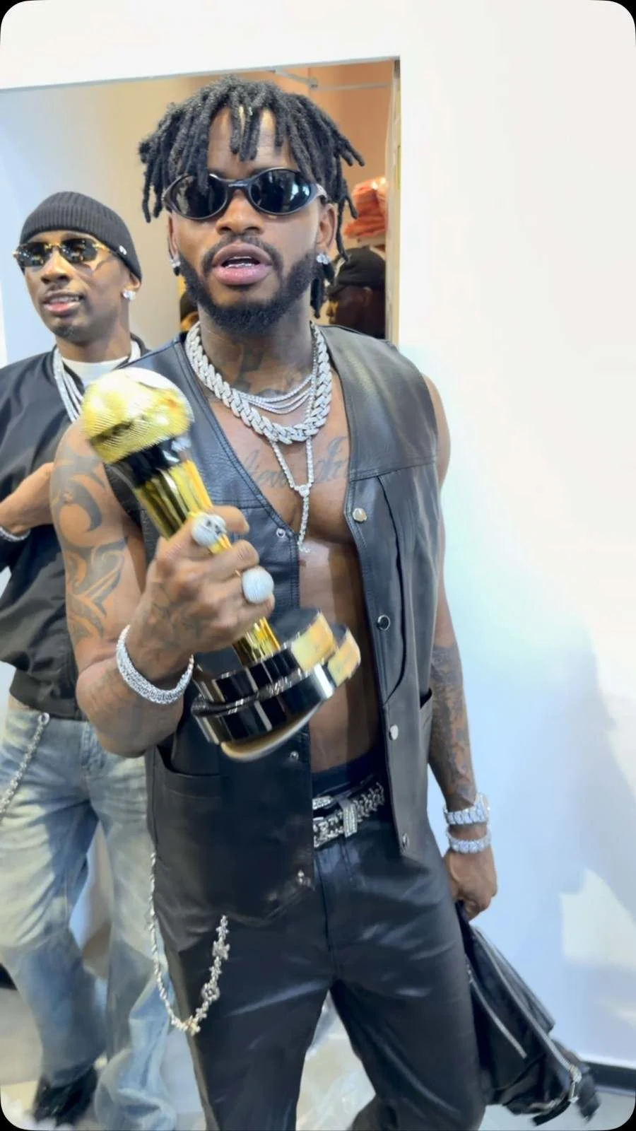 Juma Jux Gave Diamond Platnumz AFRIMMA Award at African Boy Brand Reopening