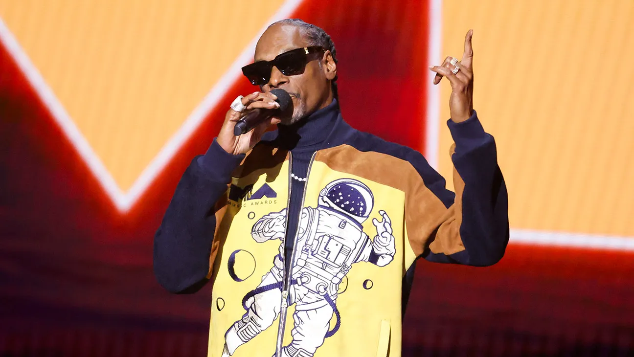Snoop Dogg Hosts MTV VMAs for the First Time in Los Angeles