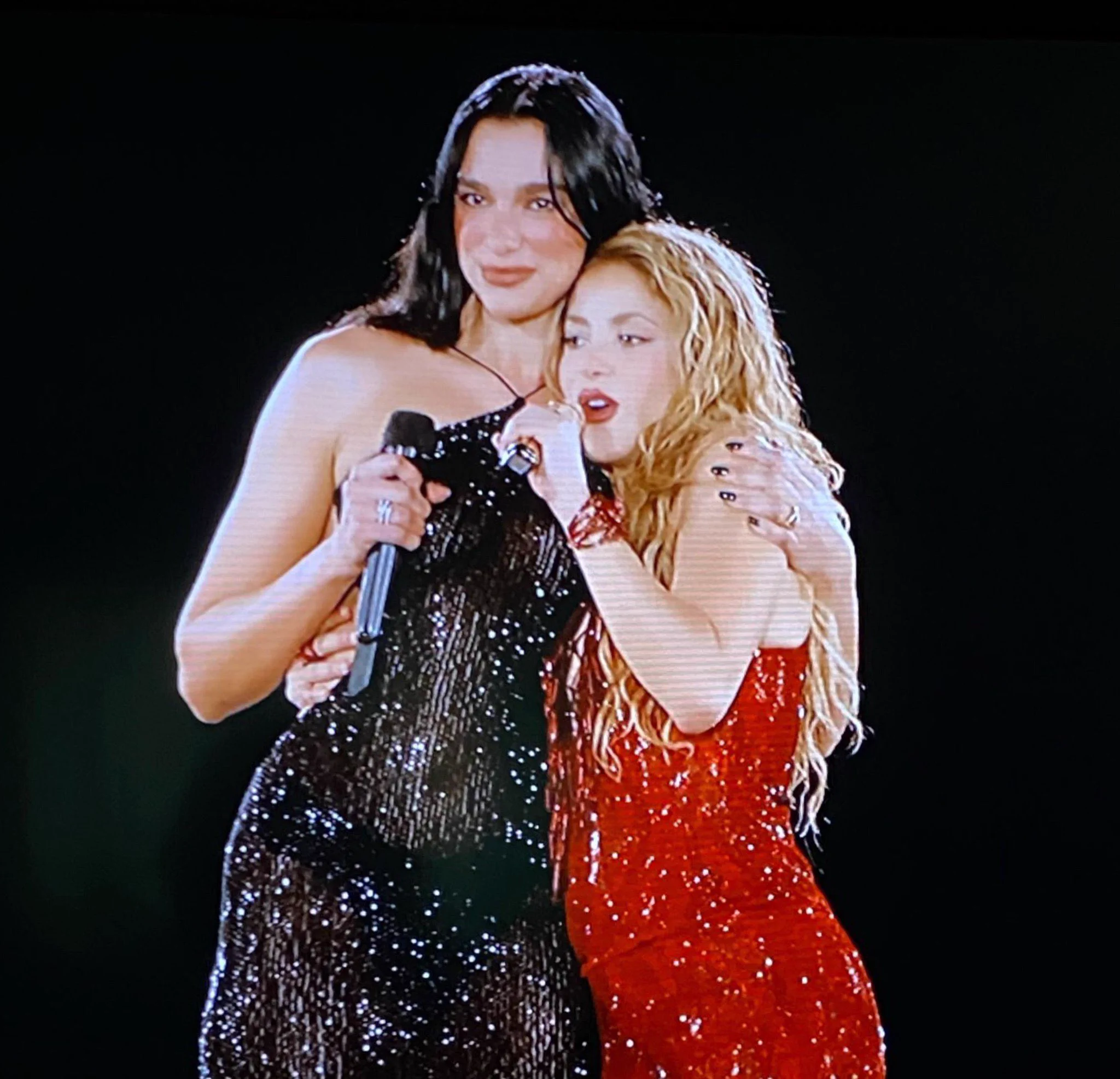 Shakira Brings Dua Lipa on Stage for ‘Antología’ in Madrid