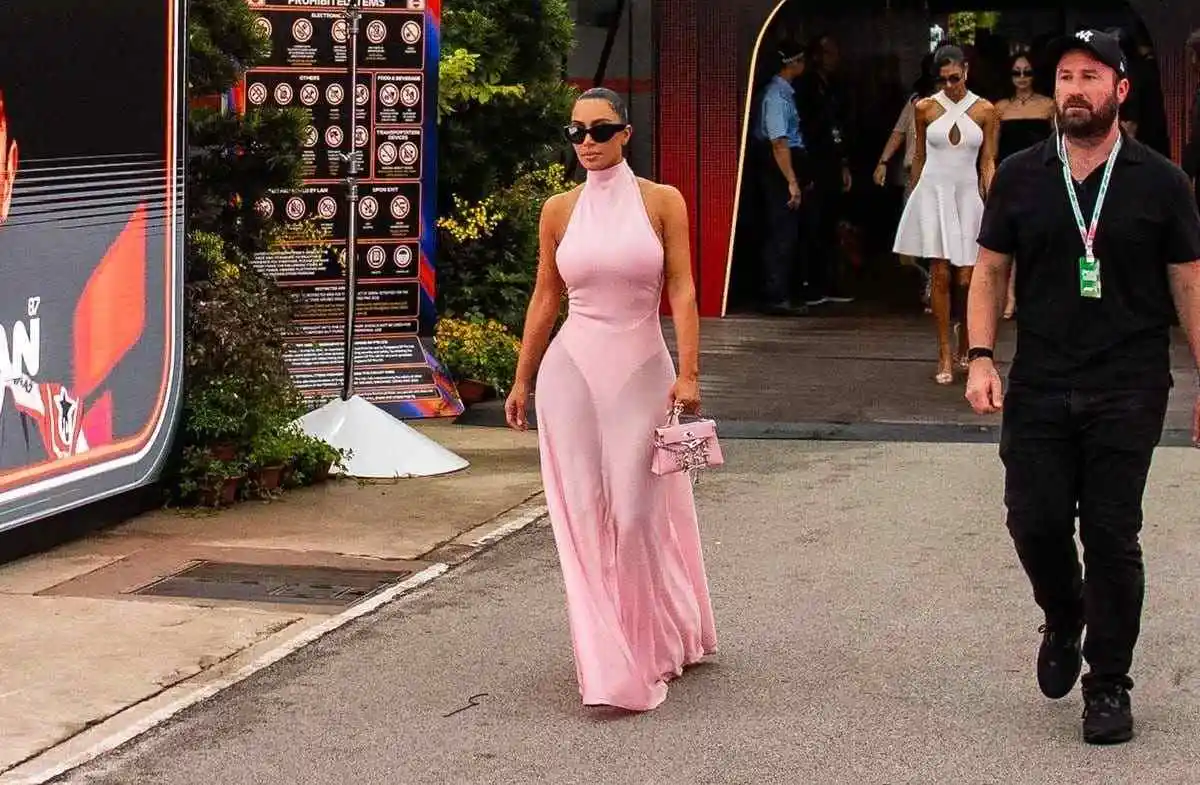 Kim Kardashian Supports Lewis Hamilton at Singapore Grand Prix