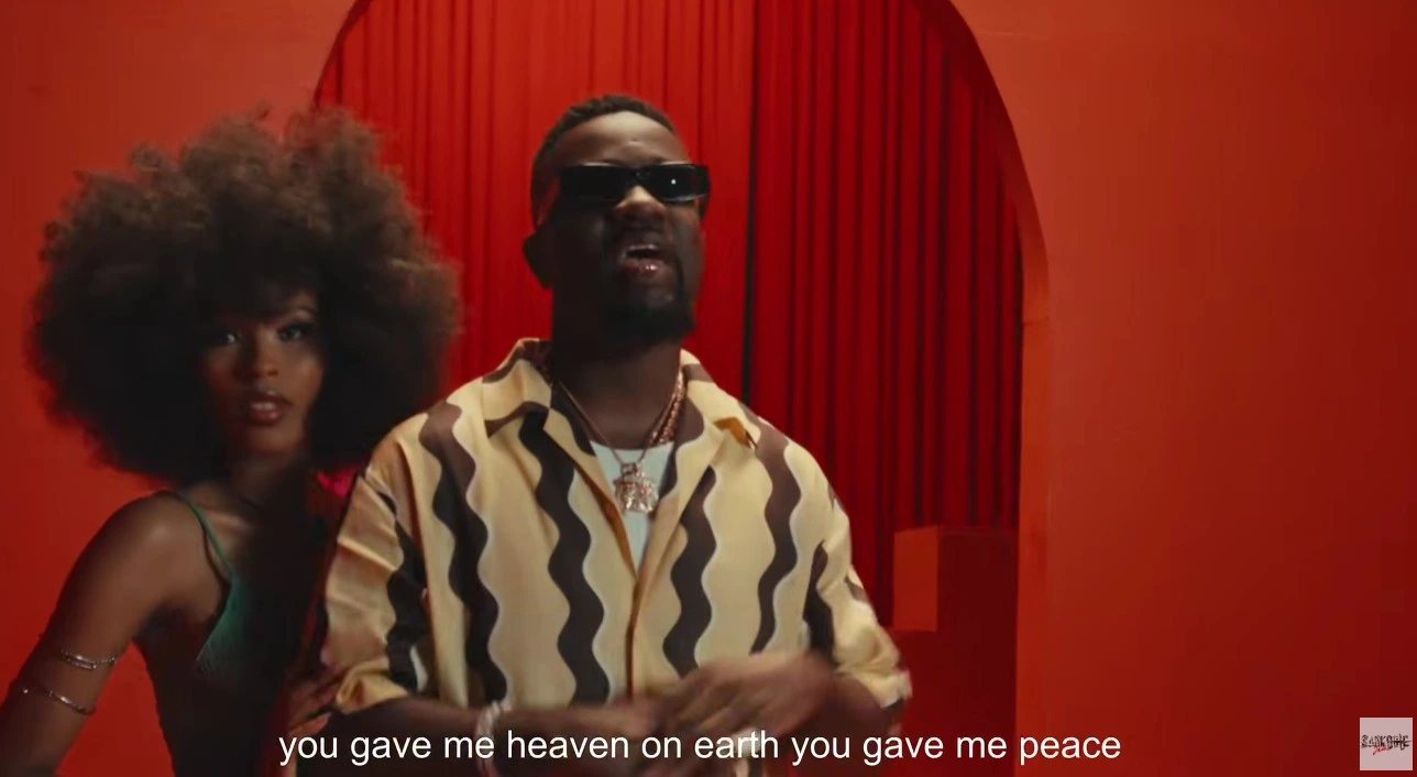 Sarkodie Shares ‘Deja Vu’ Visualizer Featuring KiDi Ahead of New EP